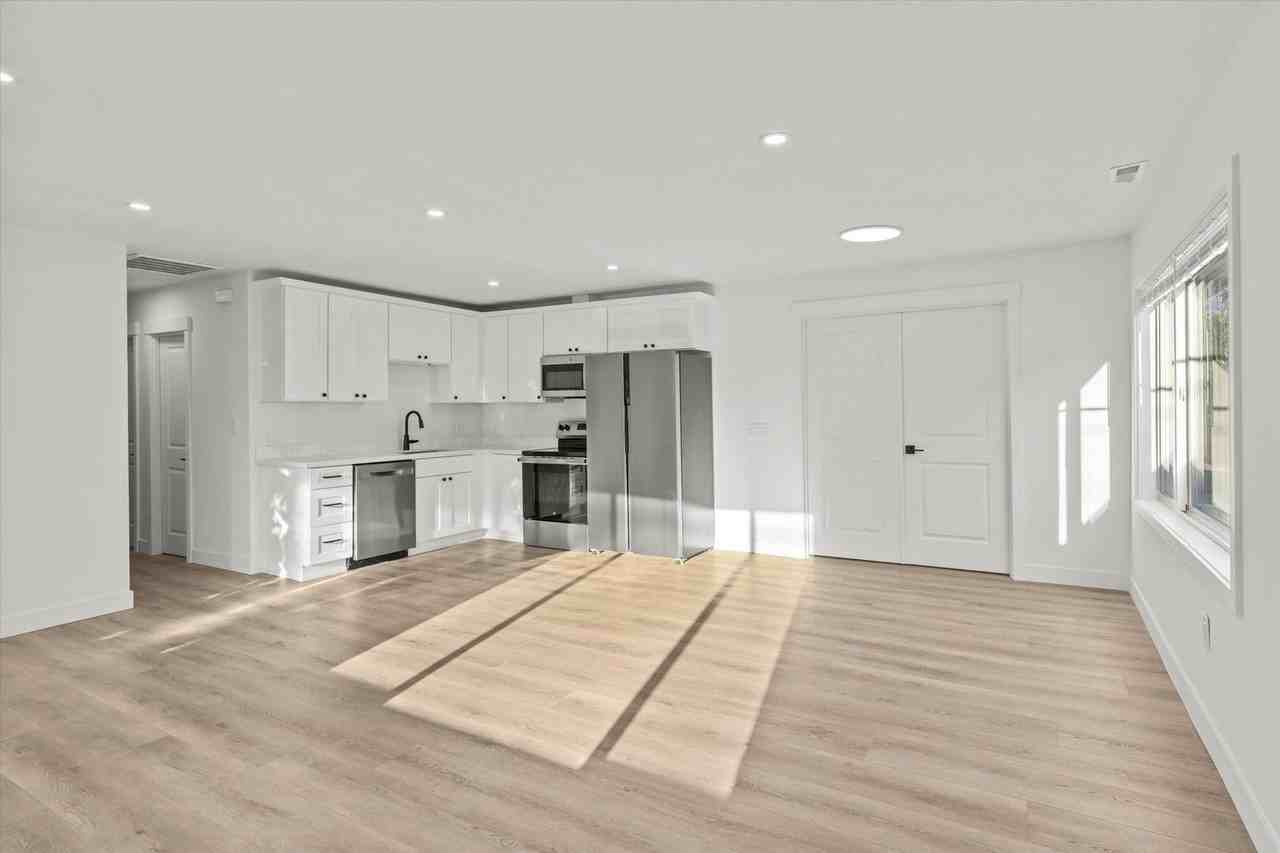 10205 A St S - Photo 2 of 23
