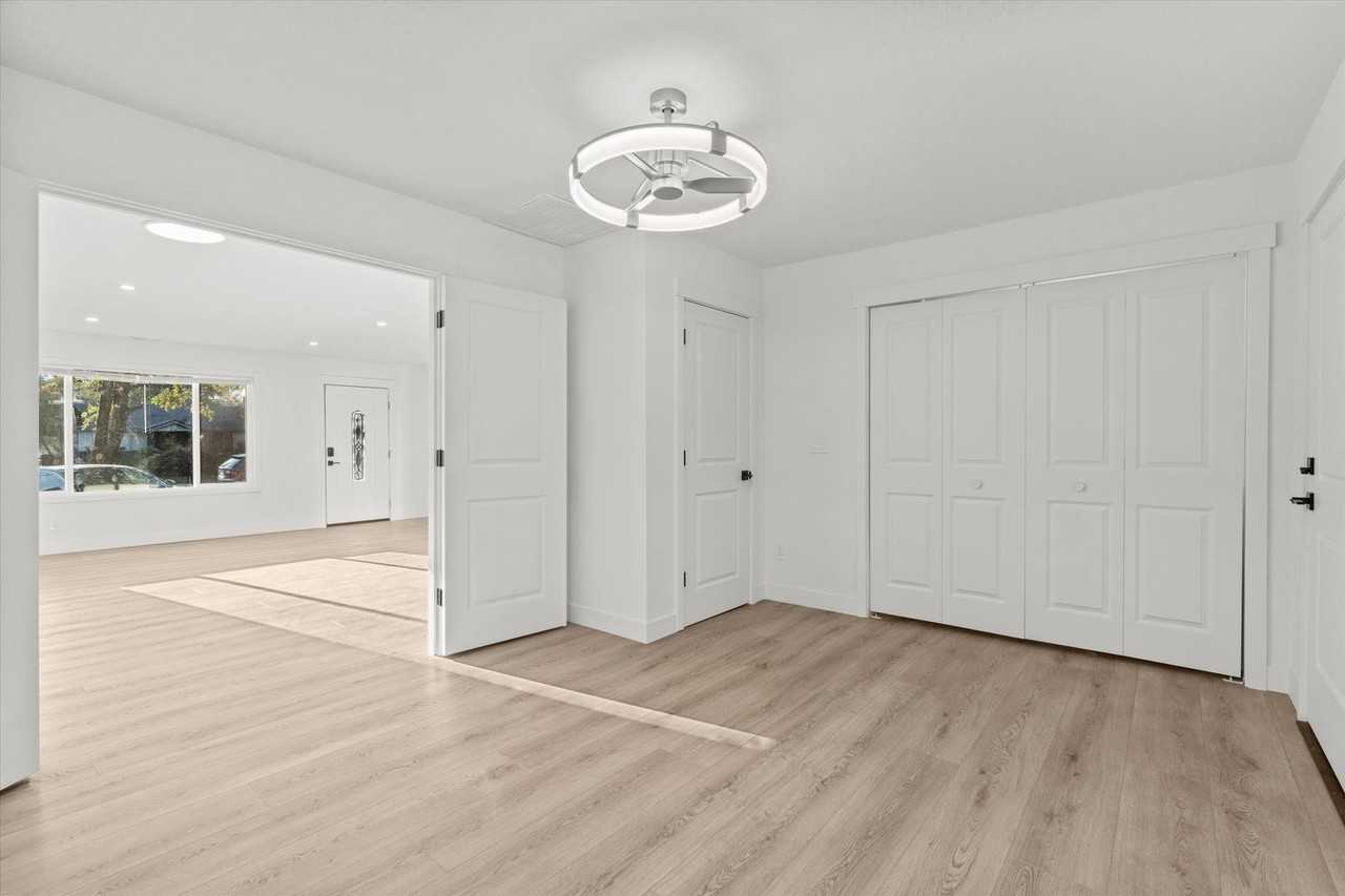 10205 A St S - Photo 3 of 23