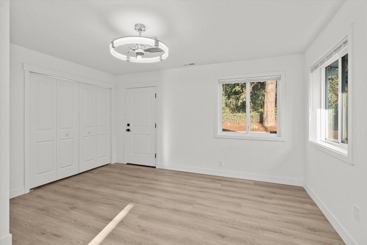 10205 A St S - Photo 4 of 23