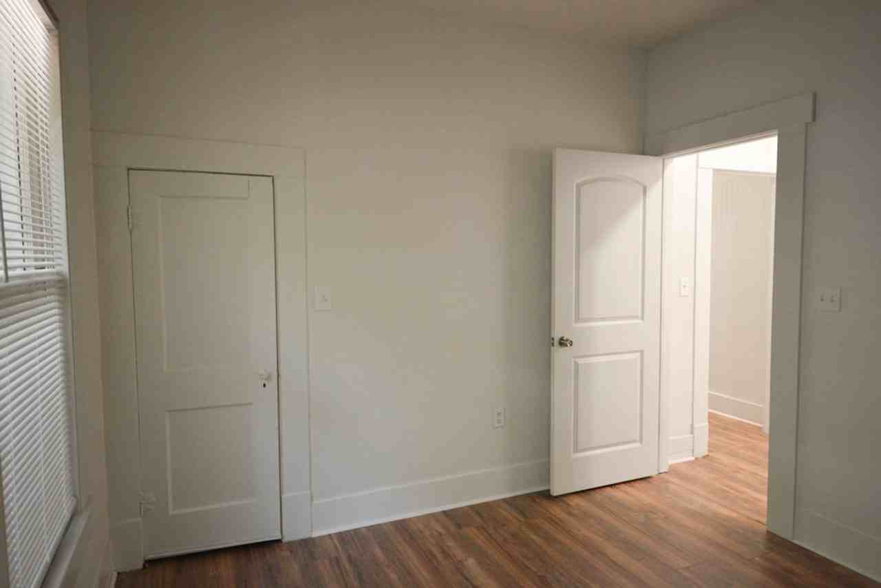 1114 W Russell Pl - Photo 6 of 24