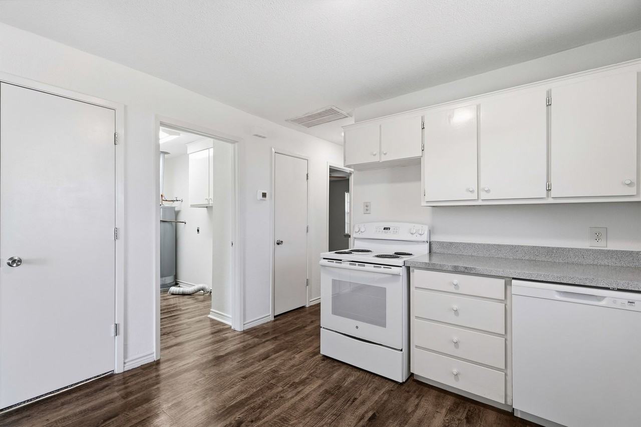 106 Pine St - Photo 3 of 19