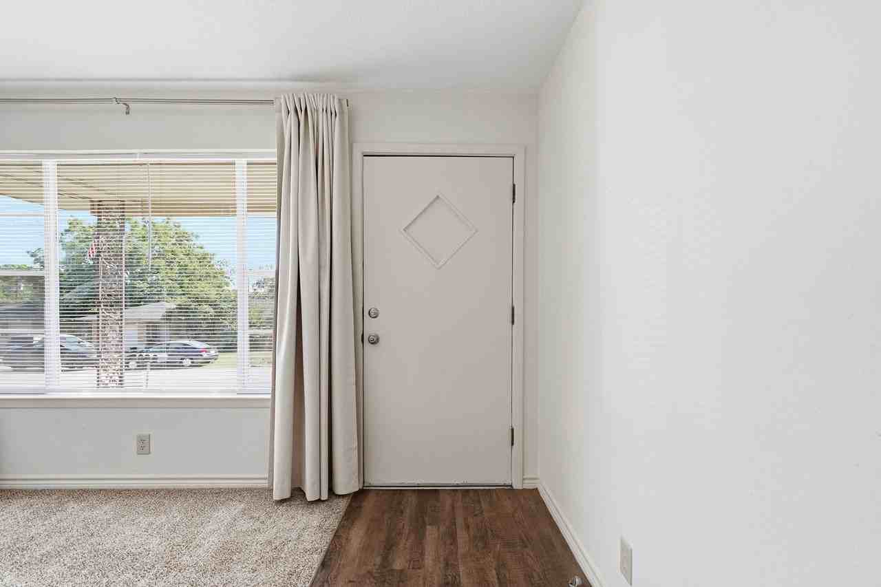 106 Pine St - Photo 4 of 19