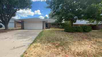 featured image of 1612 Green Leaf Cir