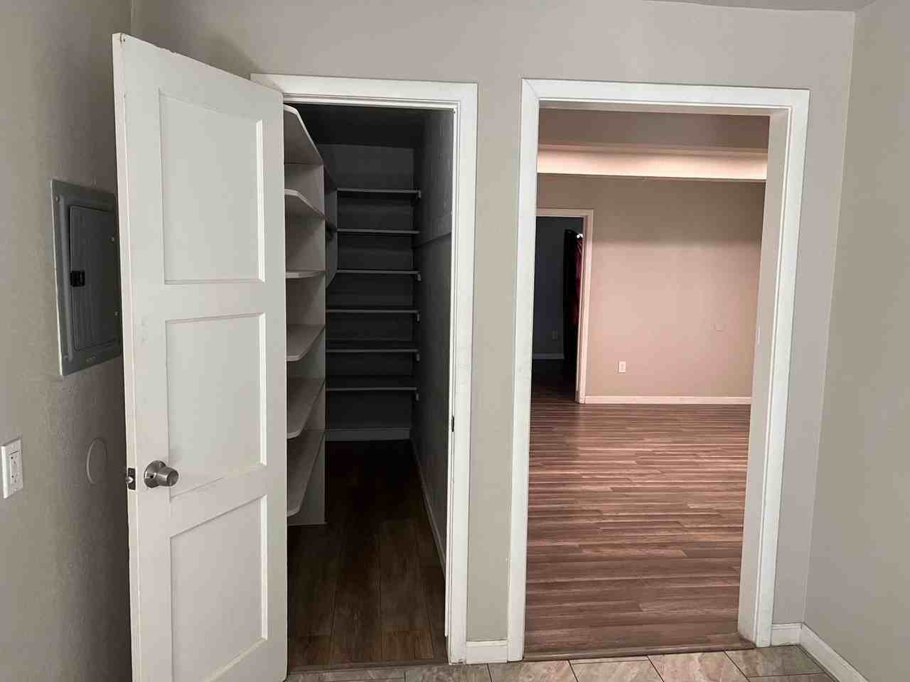 2782 Fairfield St - Photo 4 of 10