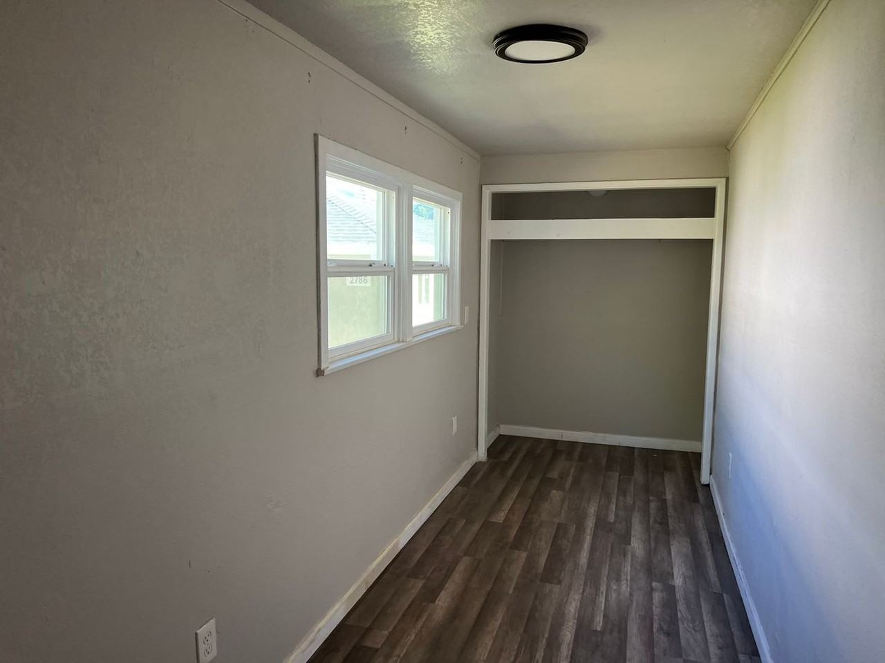 2782 Fairfield St - Photo 5 of 10