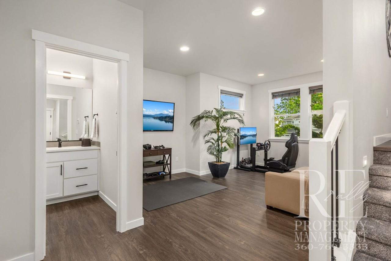 1762 Ne Crystallia Ct - Photo 3 of 30