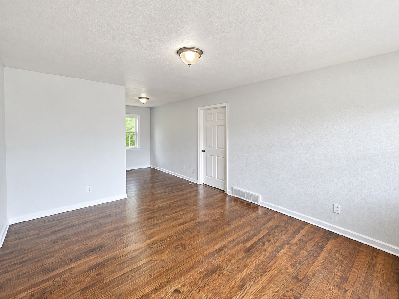 10014 Hardesty Ave - Photo 2 of 16