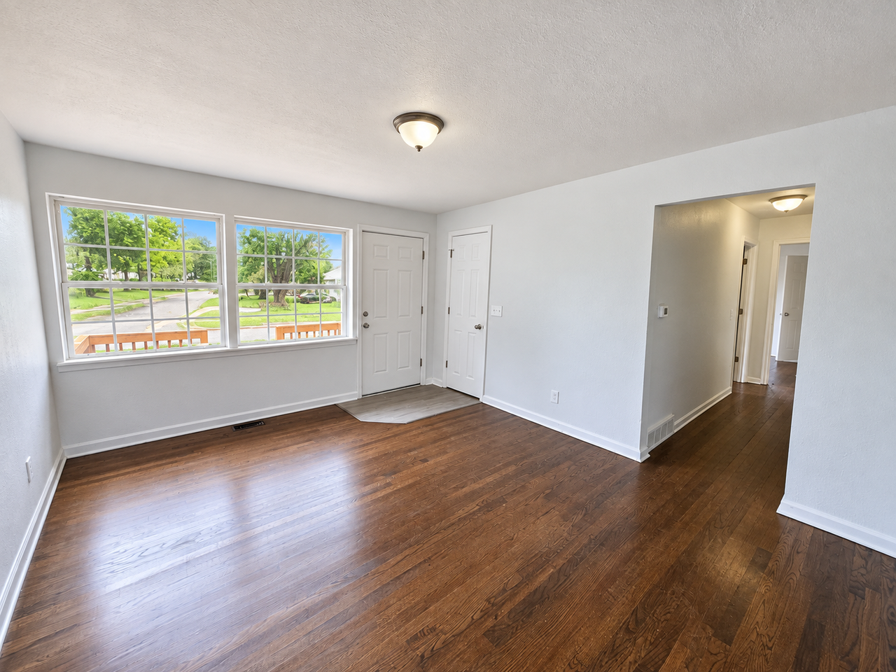 10014 Hardesty Ave - Photo 3 of 16