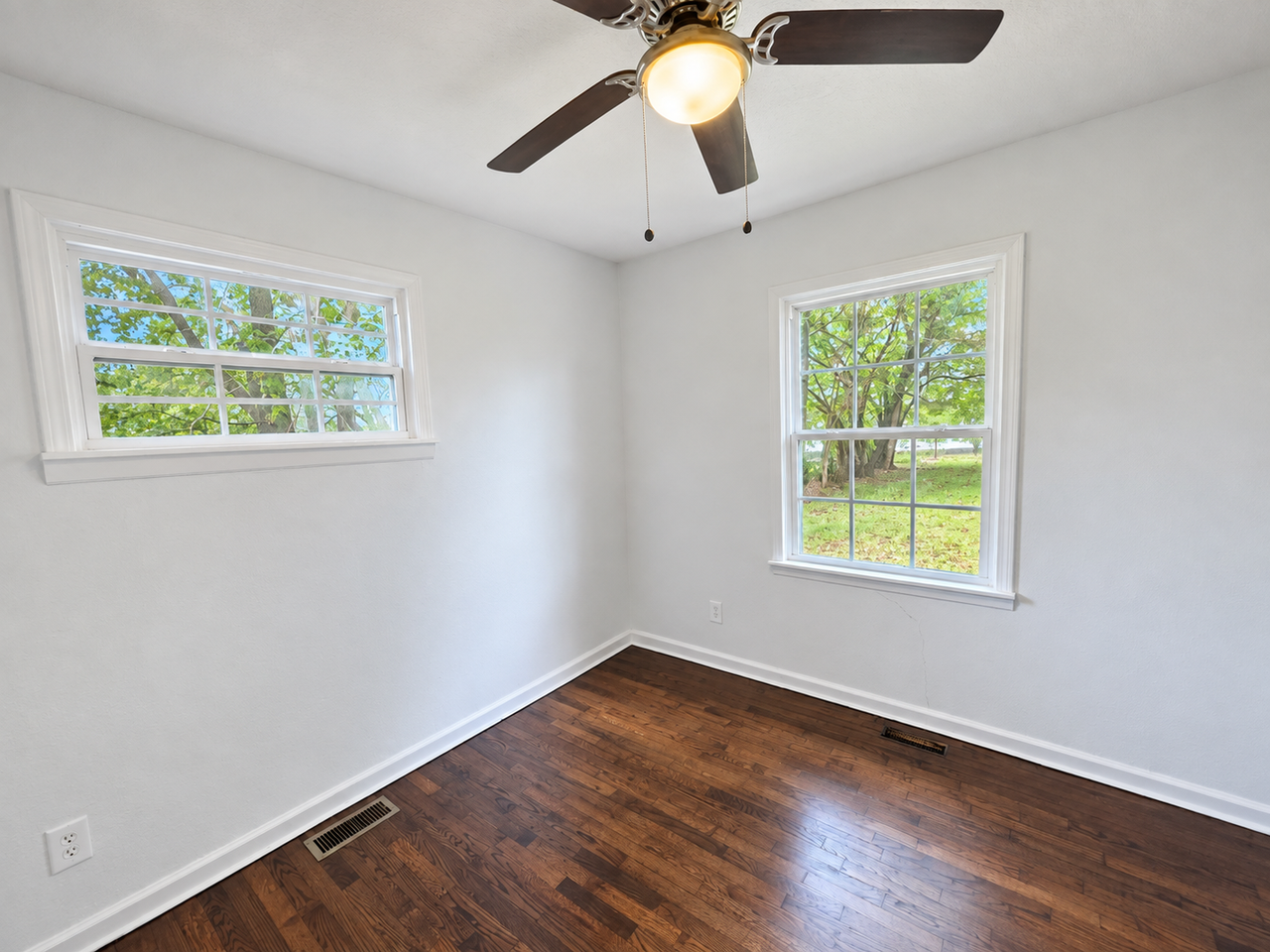 10014 Hardesty Ave - Photo 6 of 16