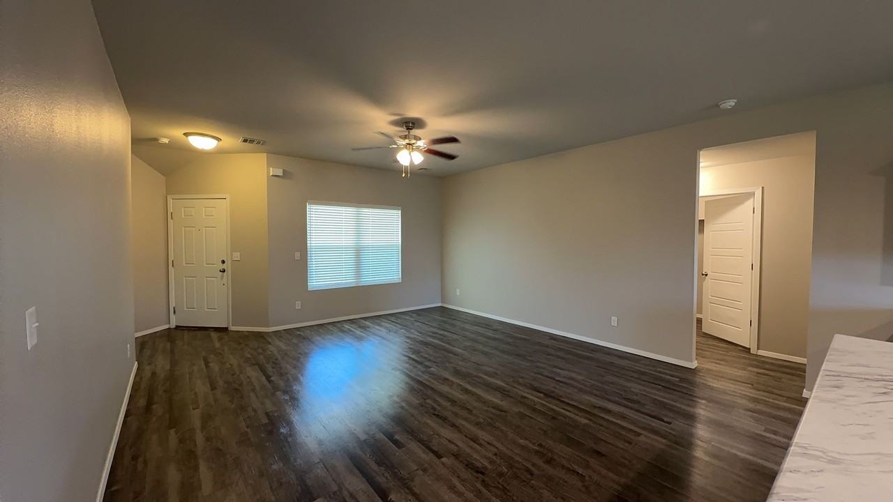 13990 S Lansing Ave - Photo 2 of 21