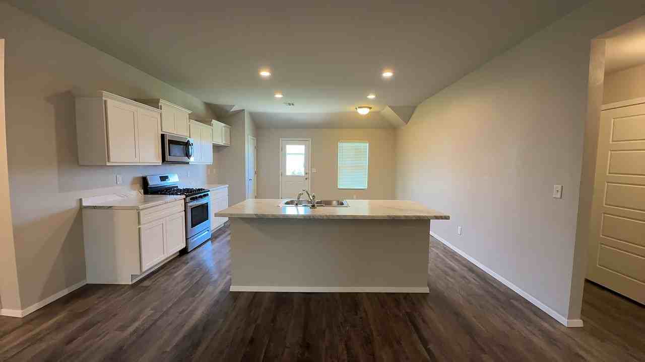 13990 S Lansing Ave - Photo 4 of 21