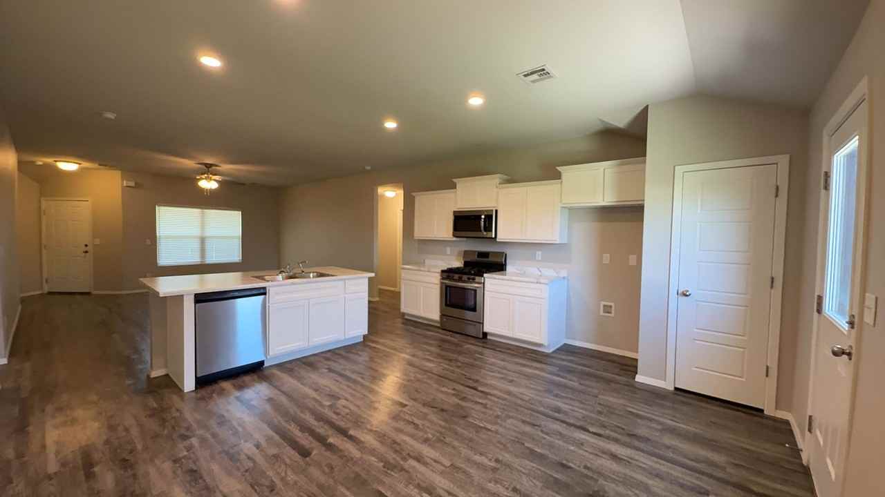 13990 S Lansing Ave - Photo 5 of 21