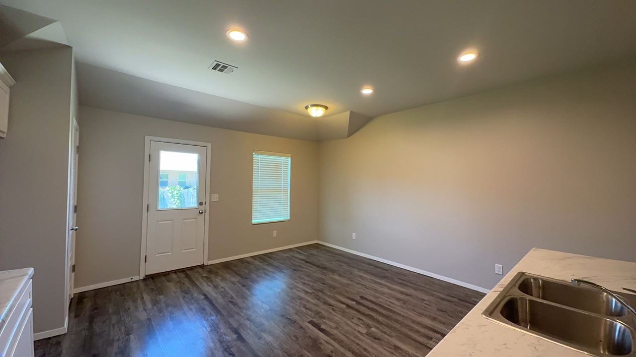 13990 S Lansing Ave - Photo 6 of 21