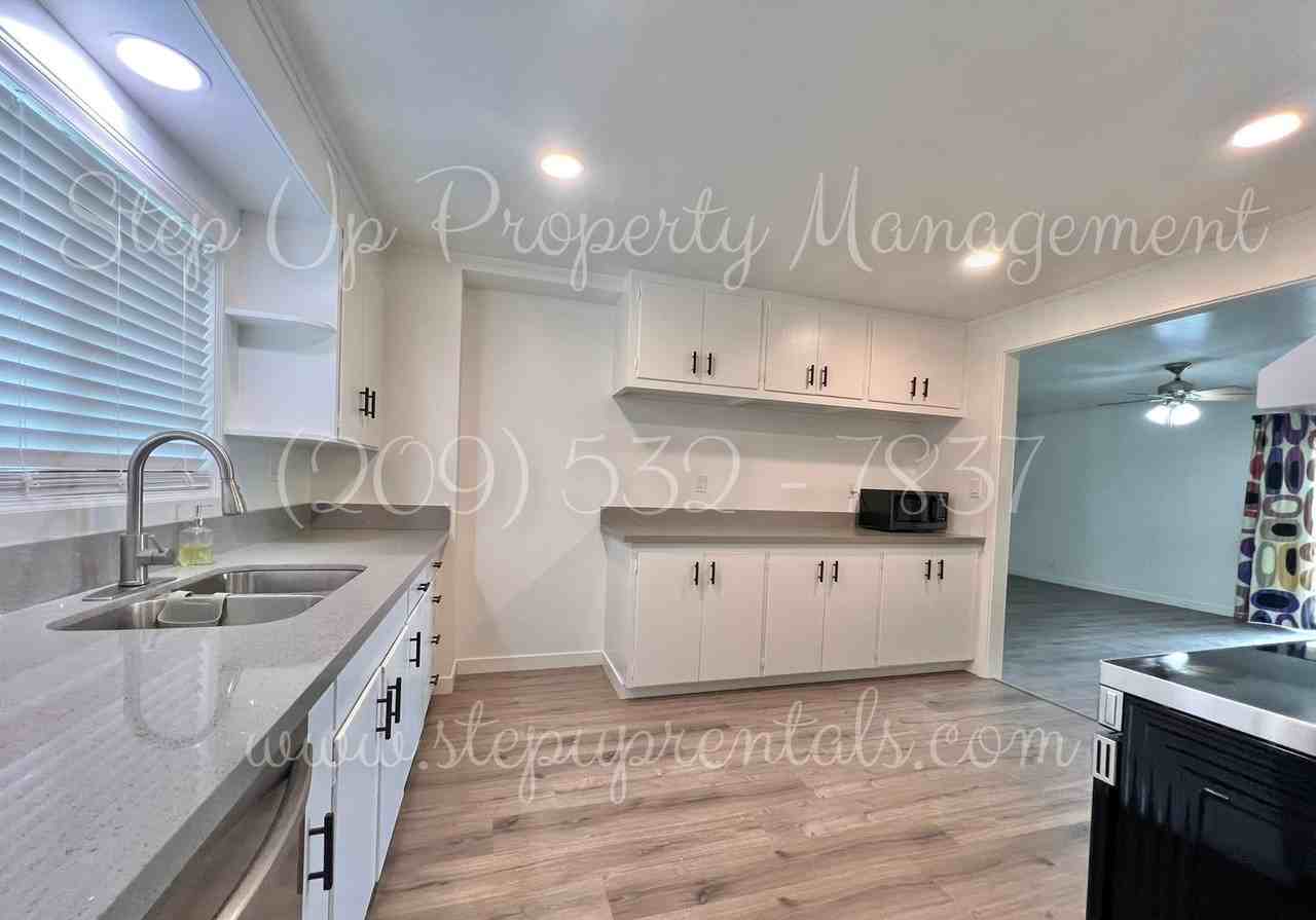 Mountain View 12915 - Photo 3 of 42