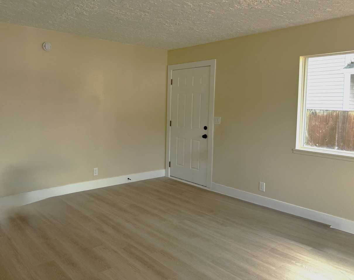 7442 N Macrum Ave - Photo 7 of 14