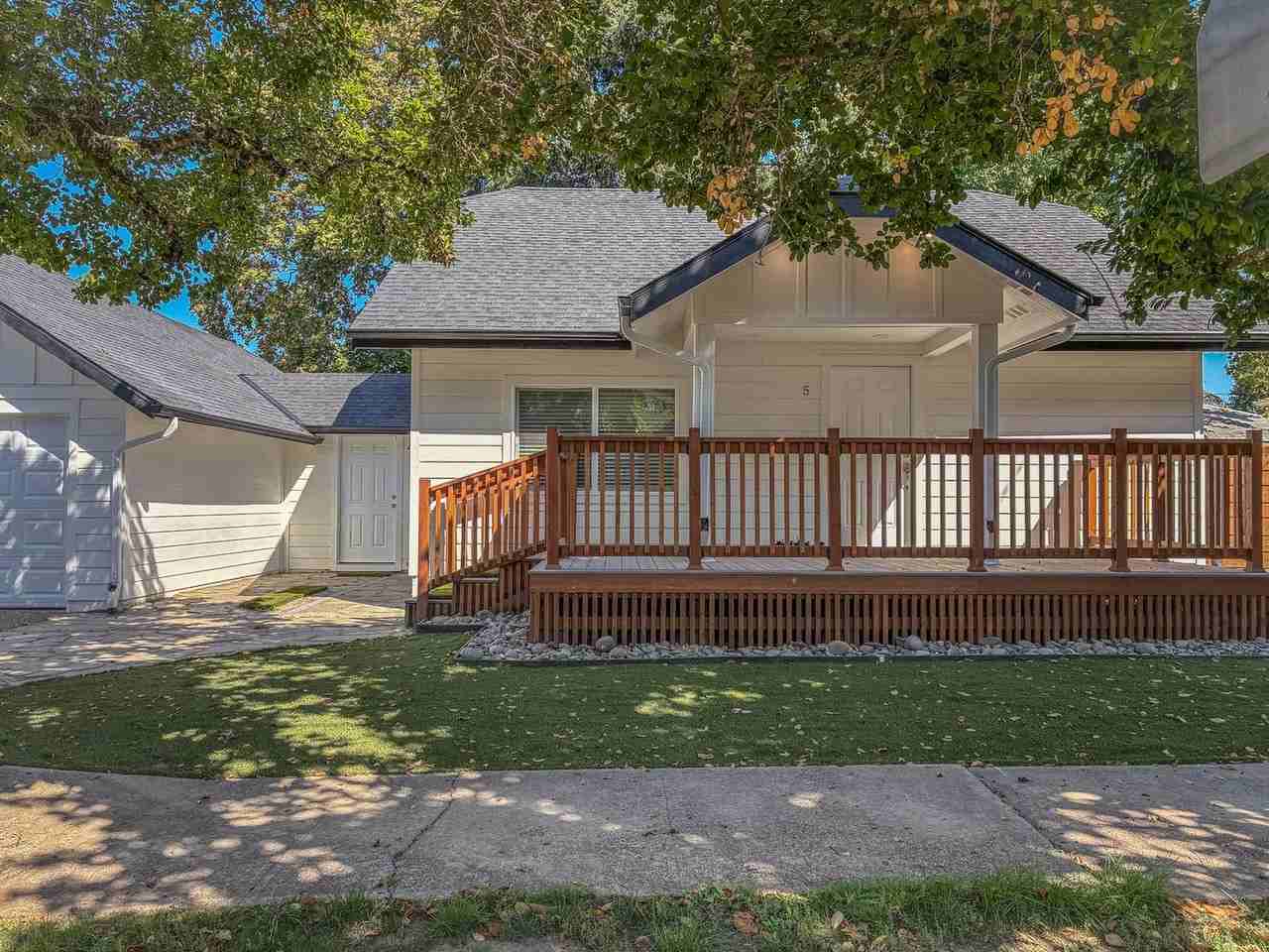 1095 Donna Ave Ne - Photo 3 of 29