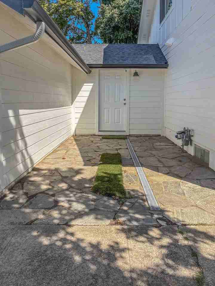 1095 Donna Ave Ne - Photo 5 of 29
