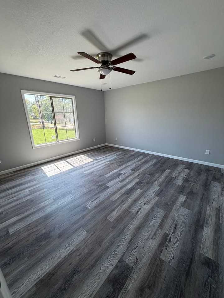 100 100 Blue Star lane - Photo 5 of 9