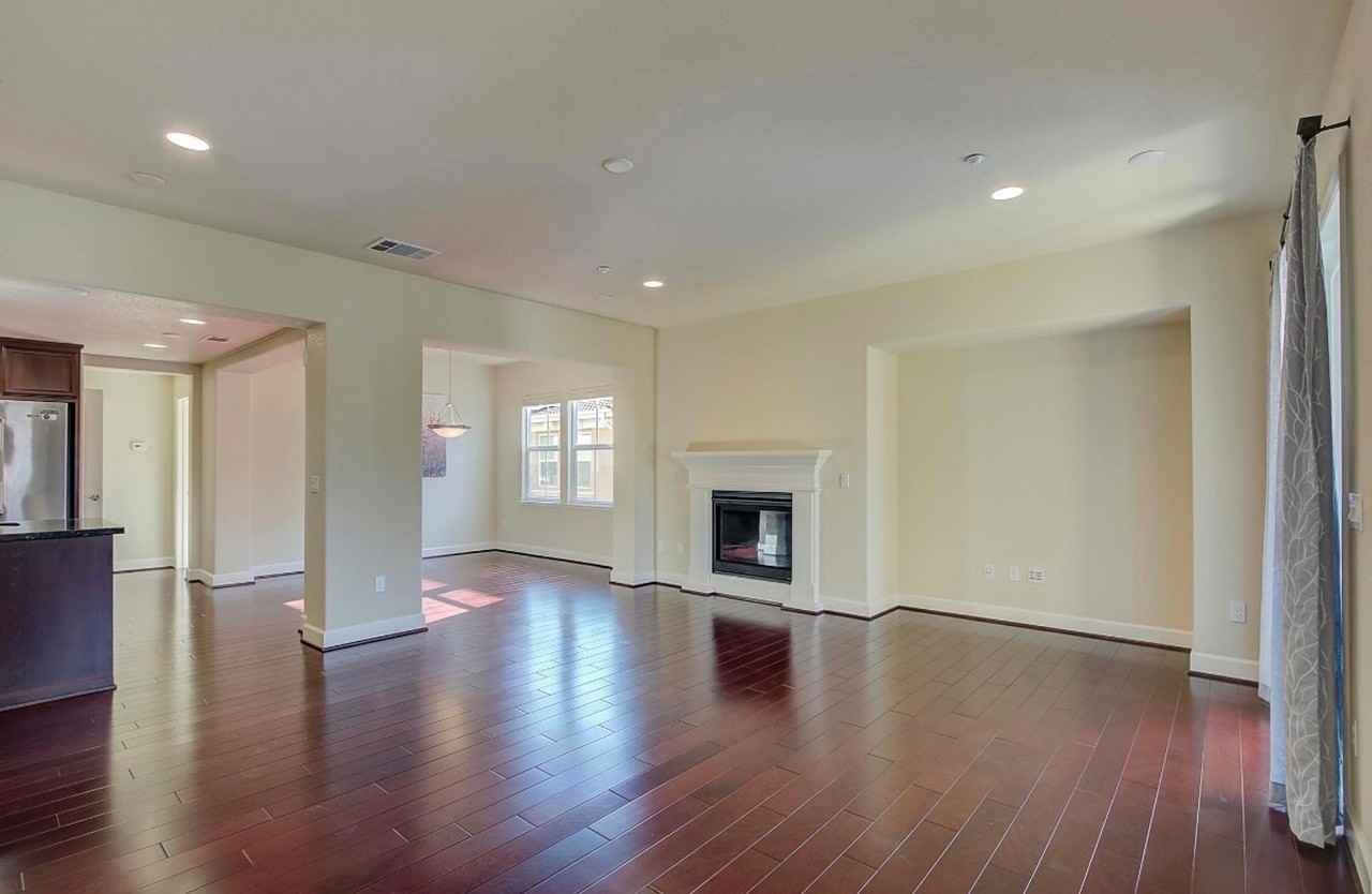 581 Selby Ln - Photo 4 of 31