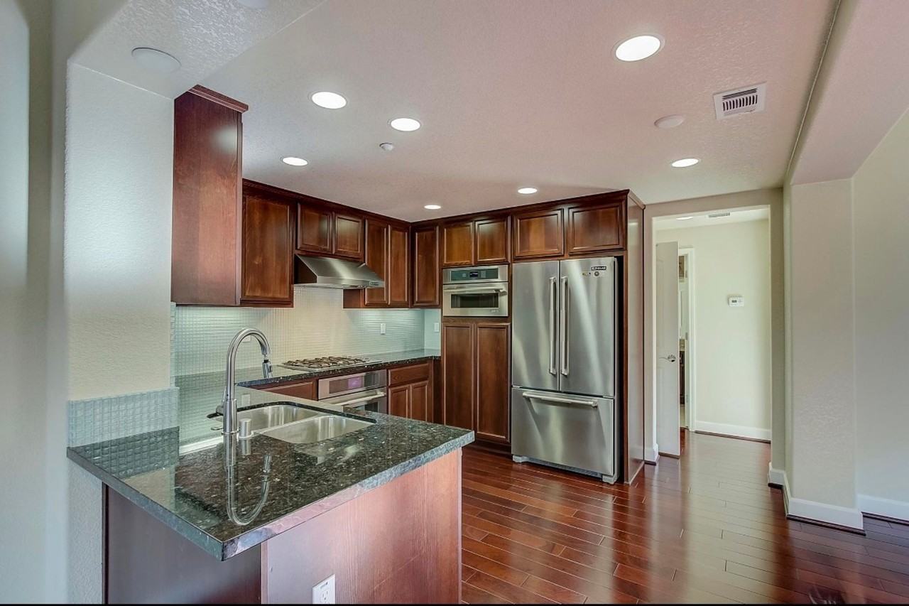 581 Selby Ln - Photo 7 of 31