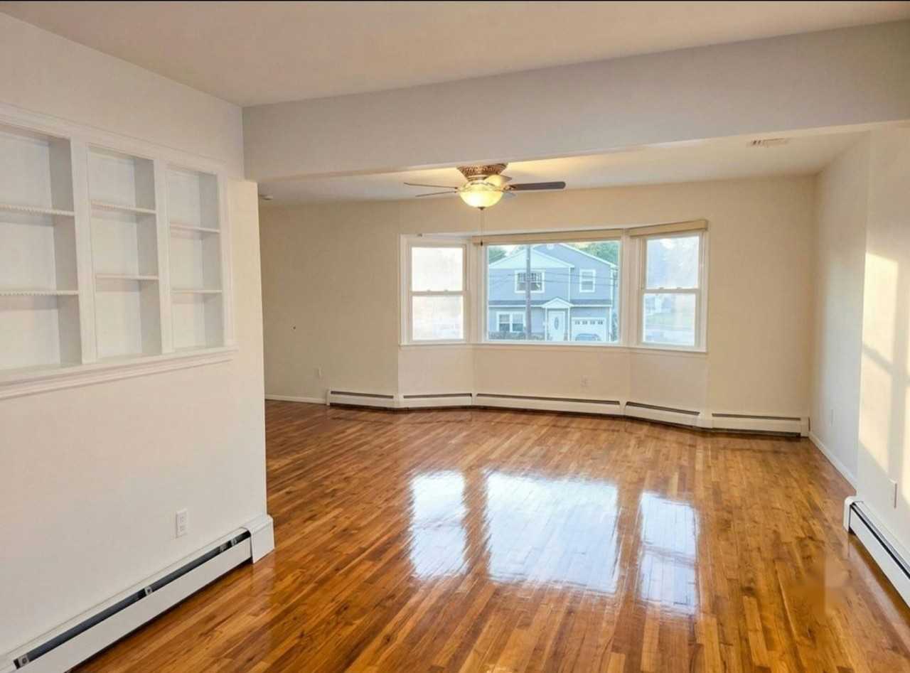 242 Munro Boulevard, Unit 2 - Photo 3 of 10