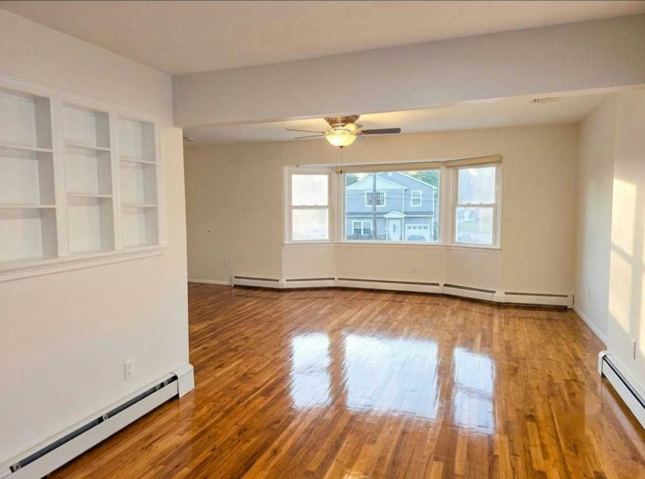 242 Munro Boulevard, Unit 2 - Photo 4 of 10