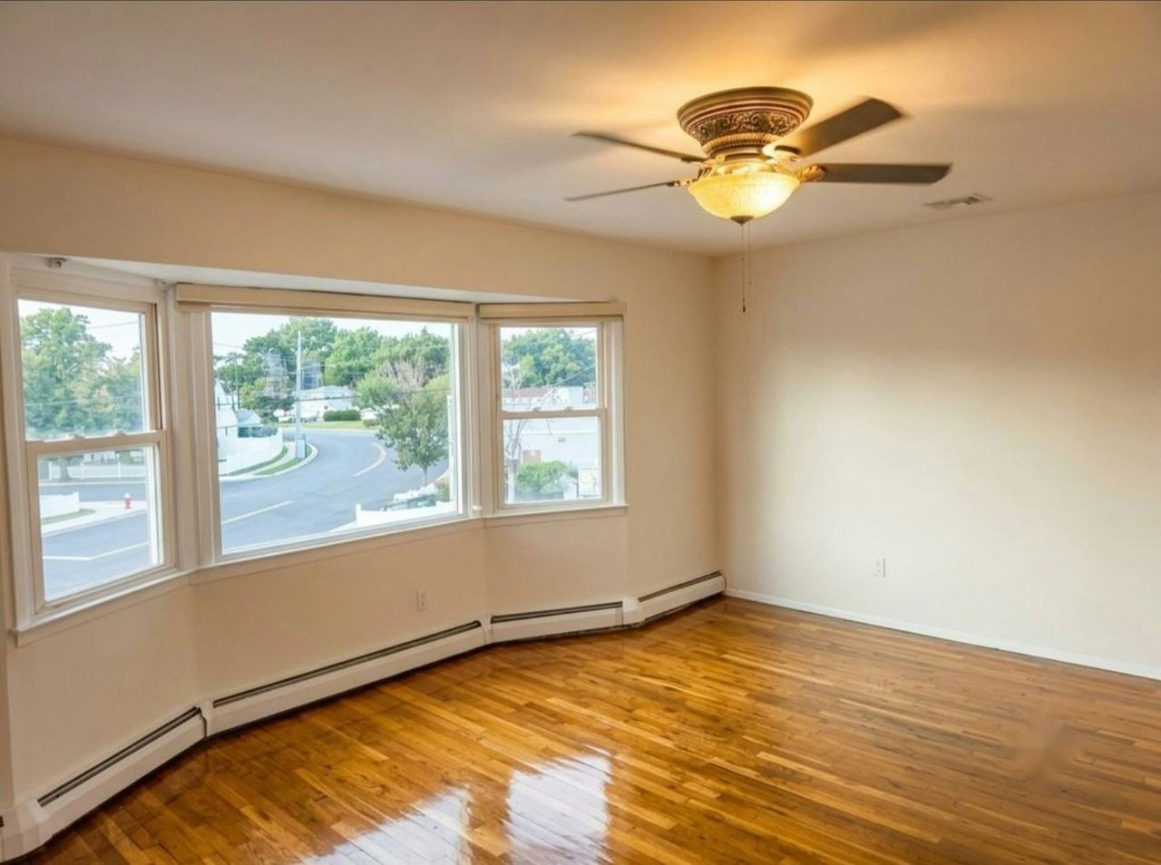 242 Munro Boulevard, Unit 2 - Photo 6 of 10