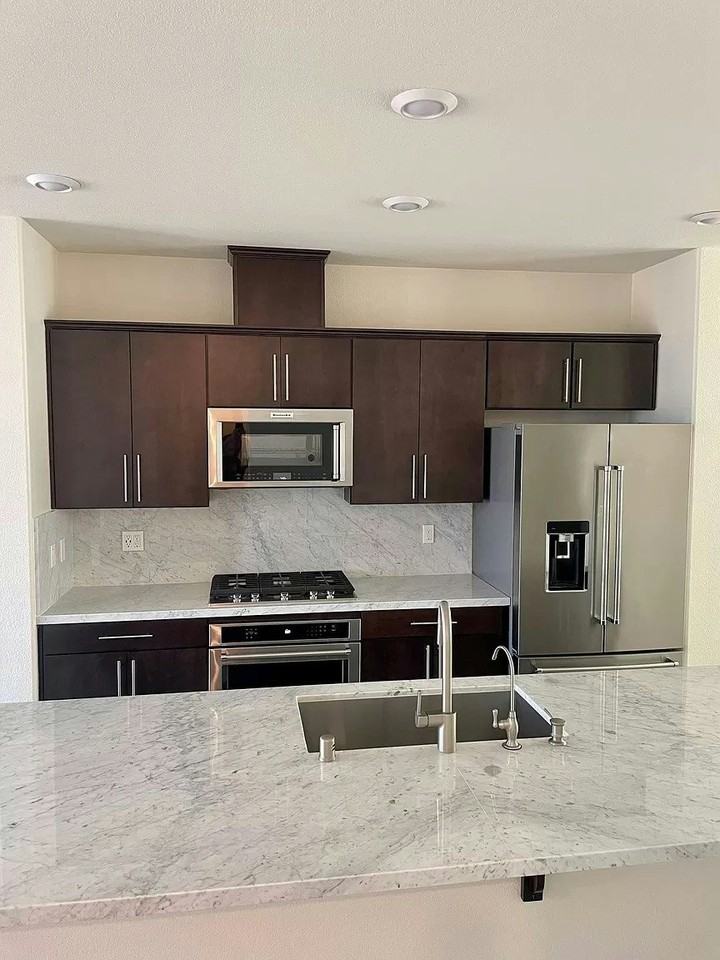 195 Manly Terrace, Unit #5 - Photo 5 of 22