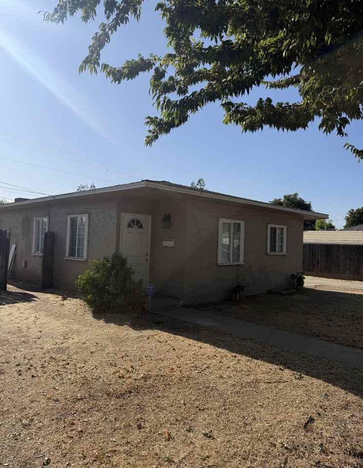2280 Green St - Photo 2 of 18