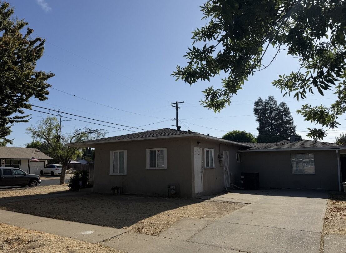 2280 Green St - Photo 3 of 18