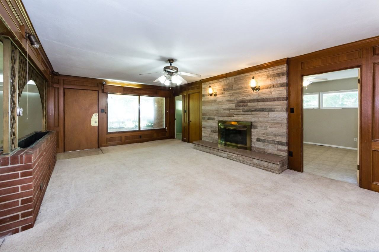 8703 Sharonbrook Dr - Photo 3 of 39