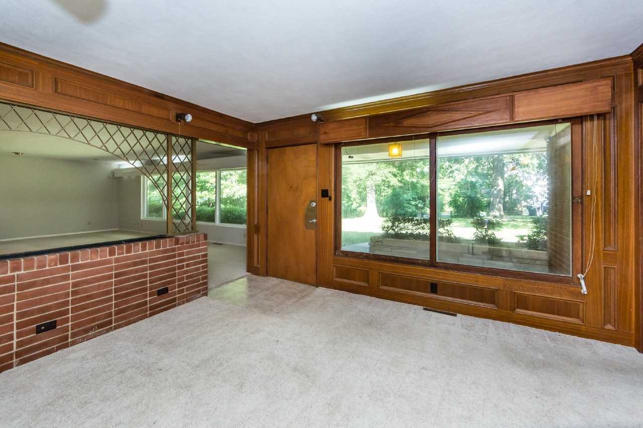 8703 Sharonbrook Dr - Photo 4 of 39