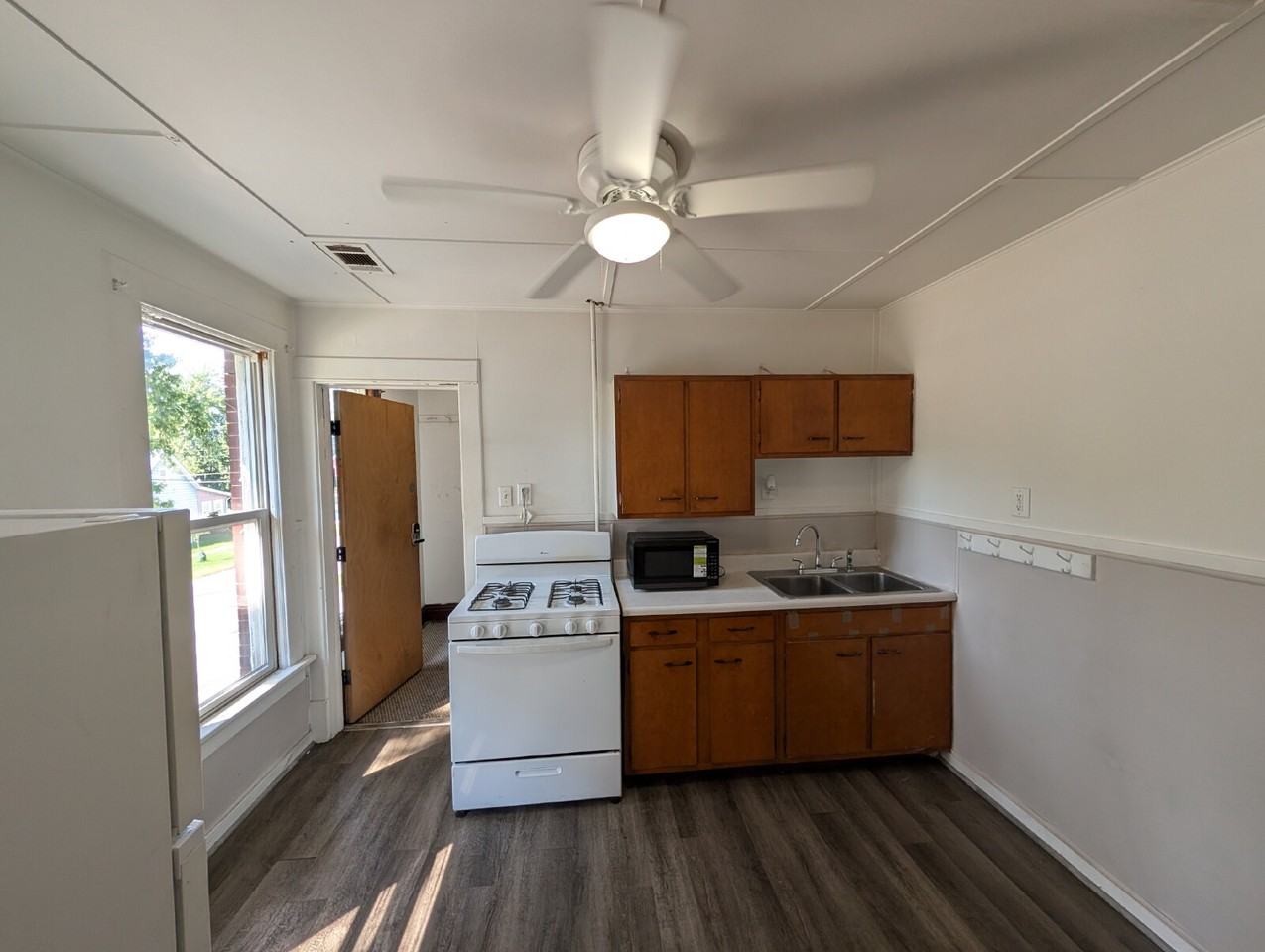 202 E Barker Ave #3 - Photo 3 of 43