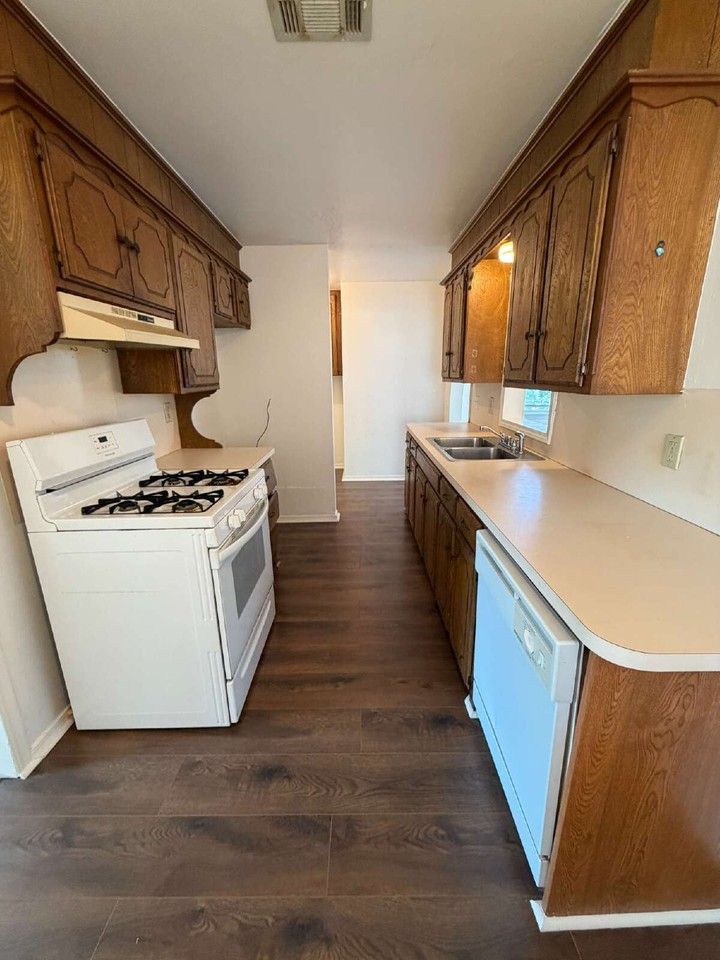 2111 Pearson Dr - Photo 5 of 17