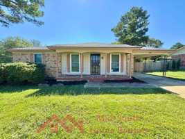 featured image of 1185 Deer Trail Ln