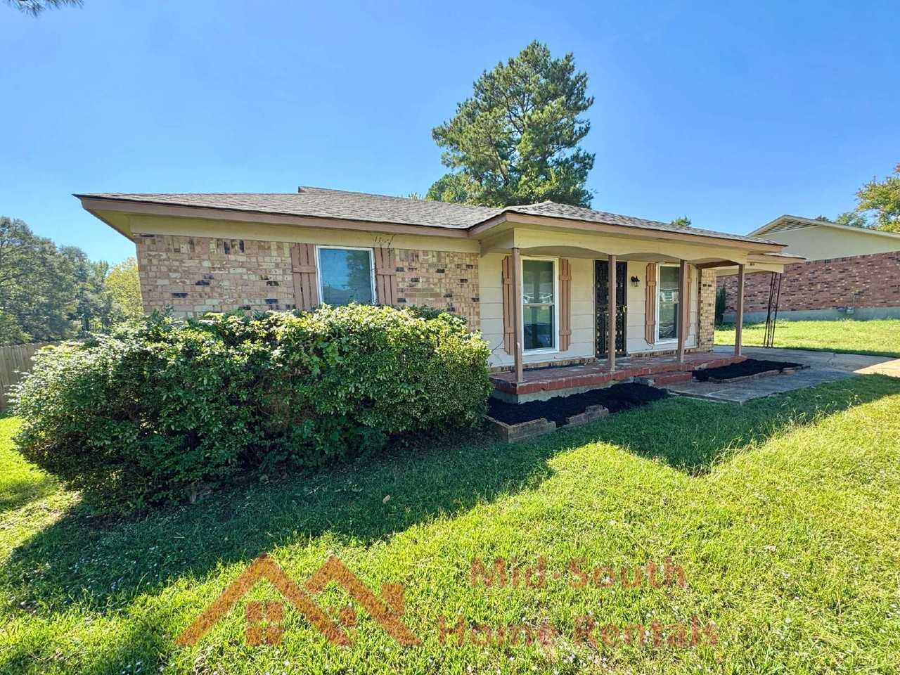 1185 Deer Trail Ln - Photo 2 of 32