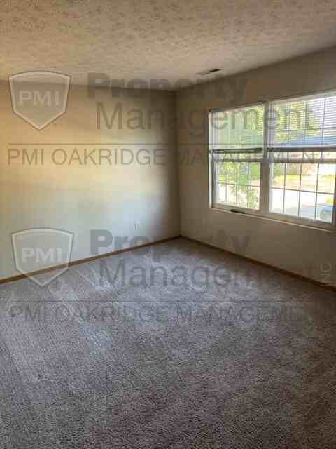 402 N Owens Dr Apt B - Photo 2 of 6