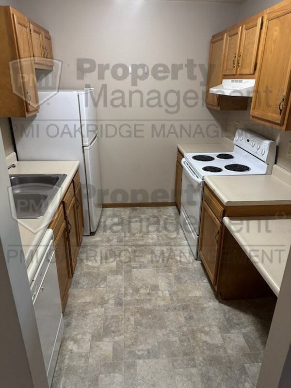 402 N Owens Dr Apt B - Photo 3 of 6