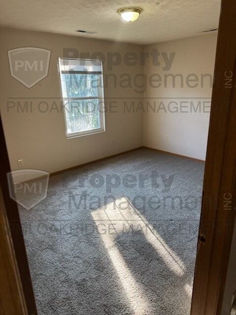 402 N Owens Dr Apt B - Photo 4 of 6