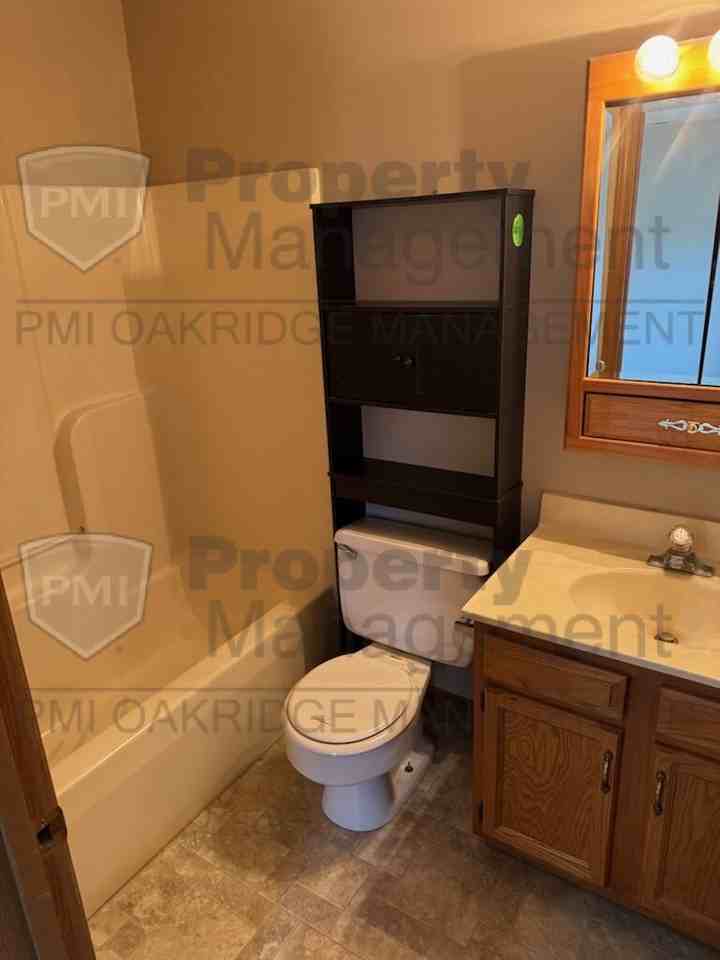 402 N Owens Dr Apt B - Photo 5 of 6