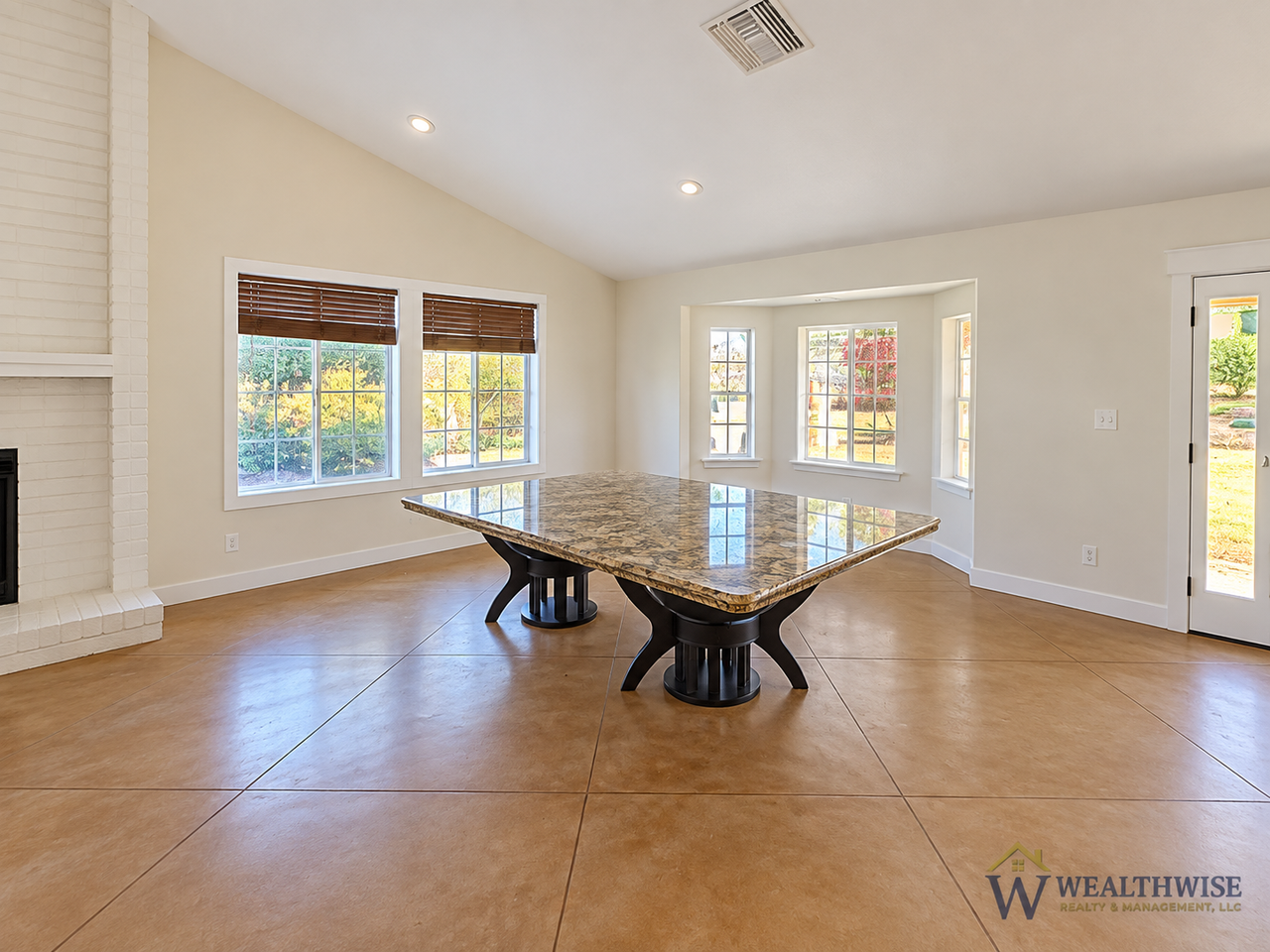1692 W Sunkist Rd - Photo 6 of 44