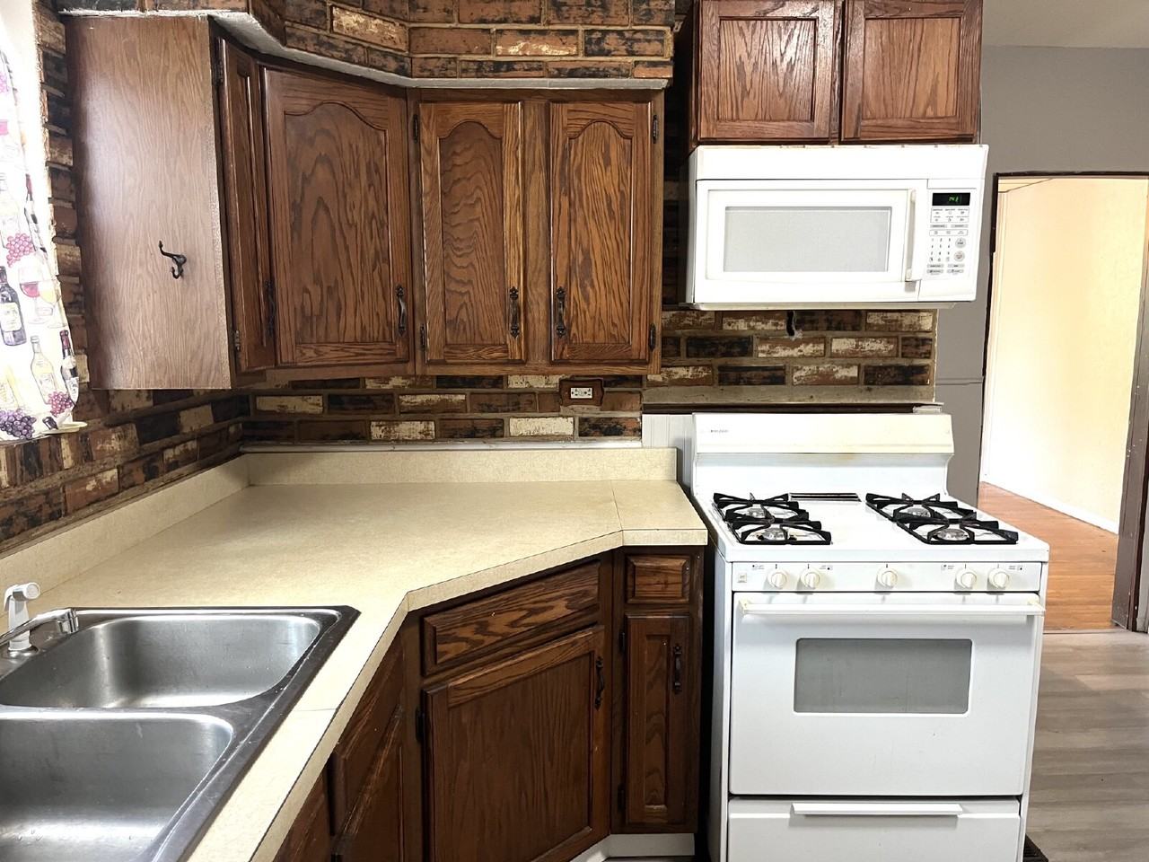 3917 Alexander St - Photo 4 of 18