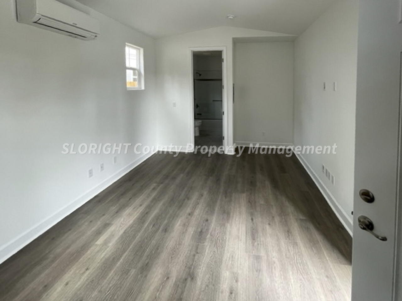 1039 Forest St - Photo 5 of 7