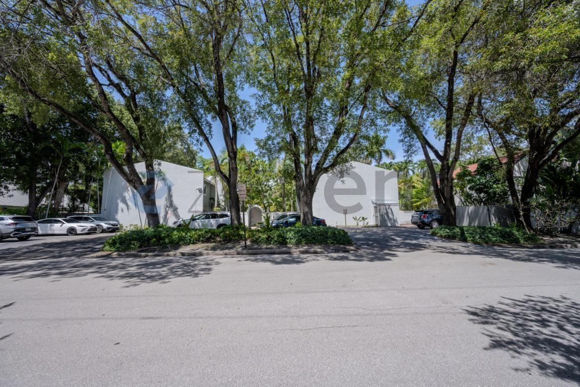 715 Ne 1st St #A - Photo 2 of 40