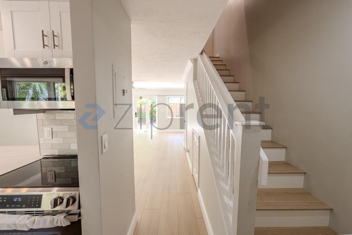 715 Ne 1st St #A - Photo 6 of 40