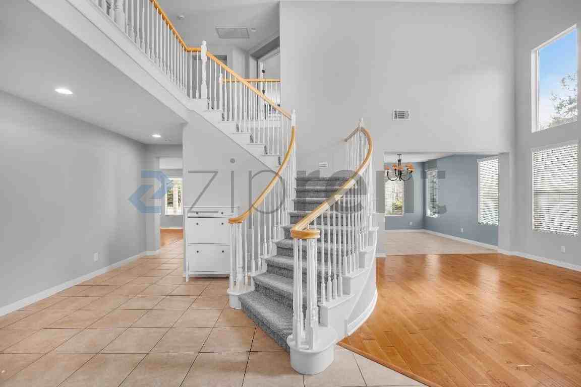 1566 Glencrest Dr - Photo 2 of 24