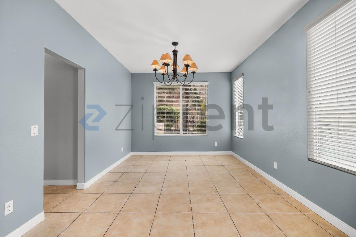 1566 Glencrest Dr - Photo 5 of 24