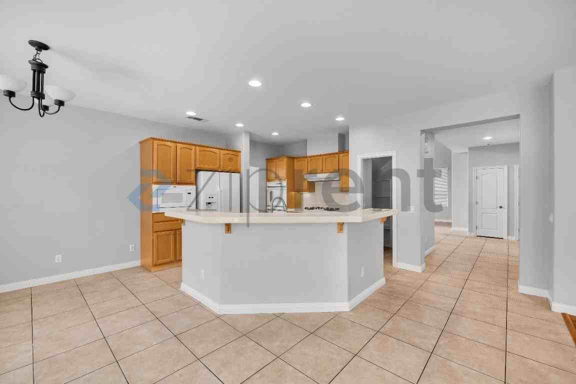 1566 Glencrest Dr - Photo 6 of 24