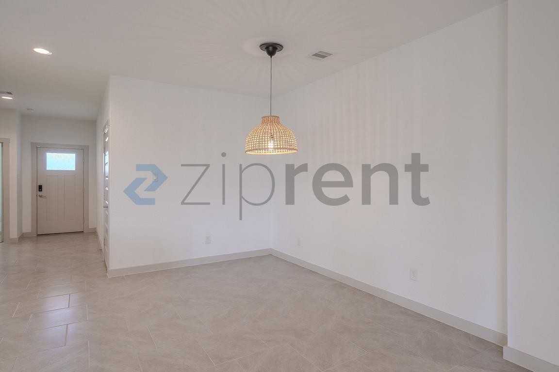 29419 Emilys Rock Ln - Photo 6 of 33