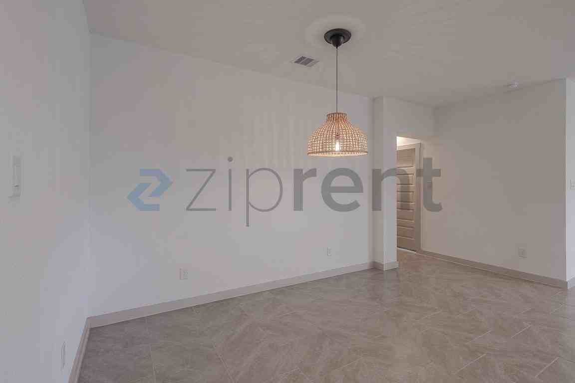 29419 Emilys Rock Ln - Photo 7 of 33
